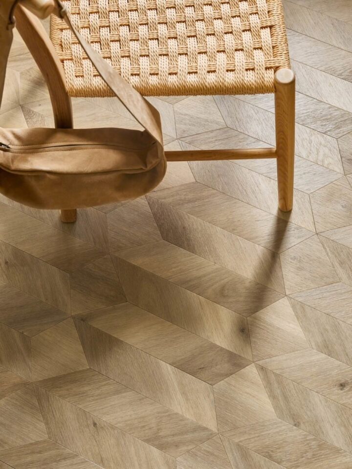Amtico DC611 Venetian Parquet Berberis AR0W8450 Bordeaux Oak 9mm Strip Pyramid Border Pyramid Corner AR0W8660 Buxton Oak