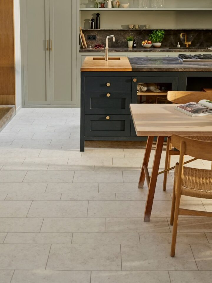 Amtico dc572 ar0slk15 shottery limestone in random stone woolwich concrete